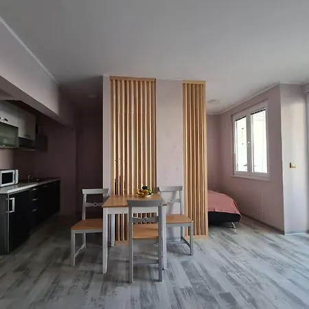Lacroma Apartment